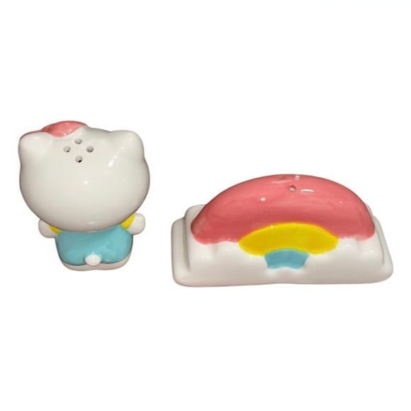 NEW Hello Kitty Salt and Pepper Shakers - Picture 2 of 4